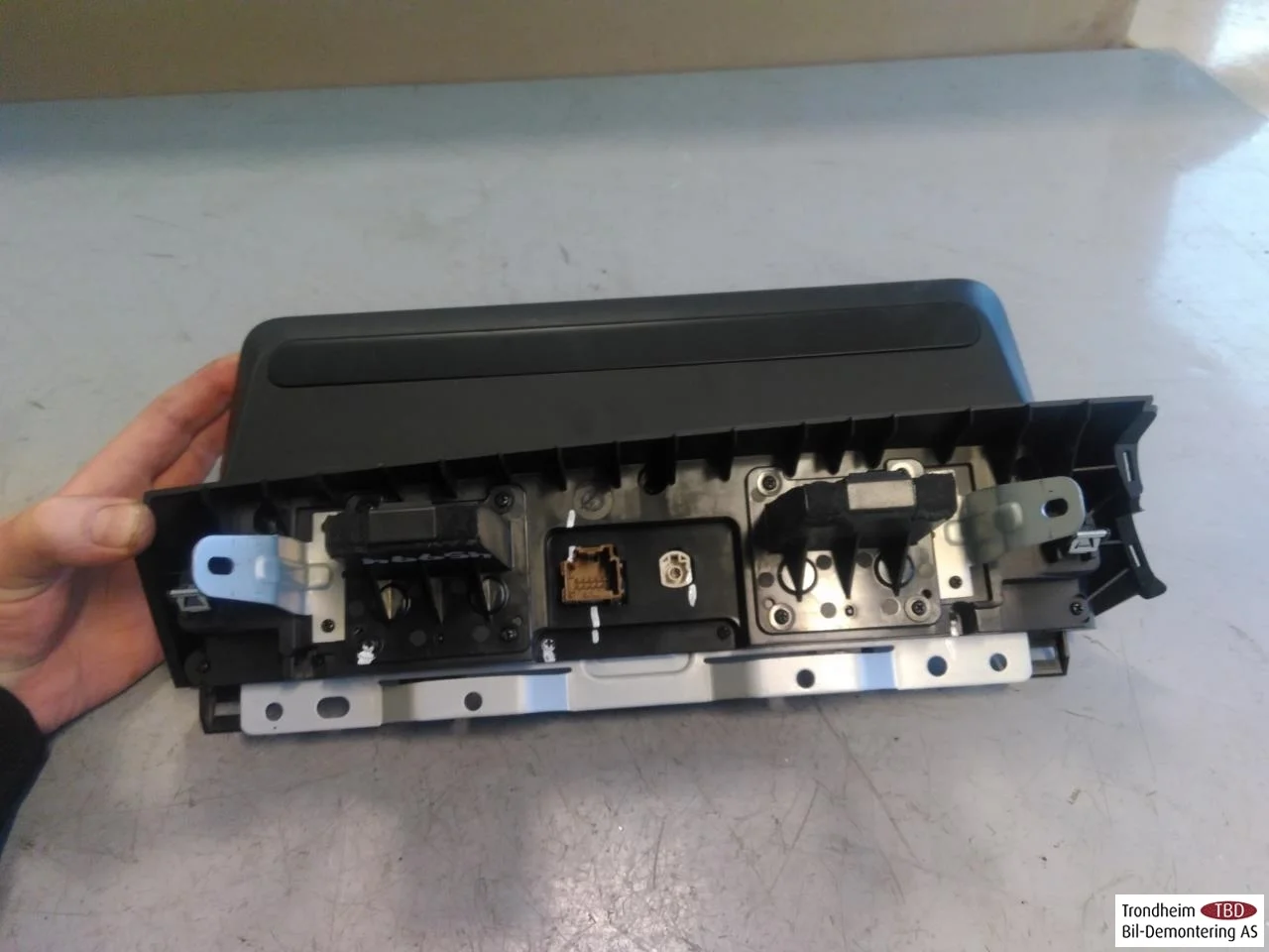 Maxus EUNIQ5 MPV 2021- Multifunction display view 3