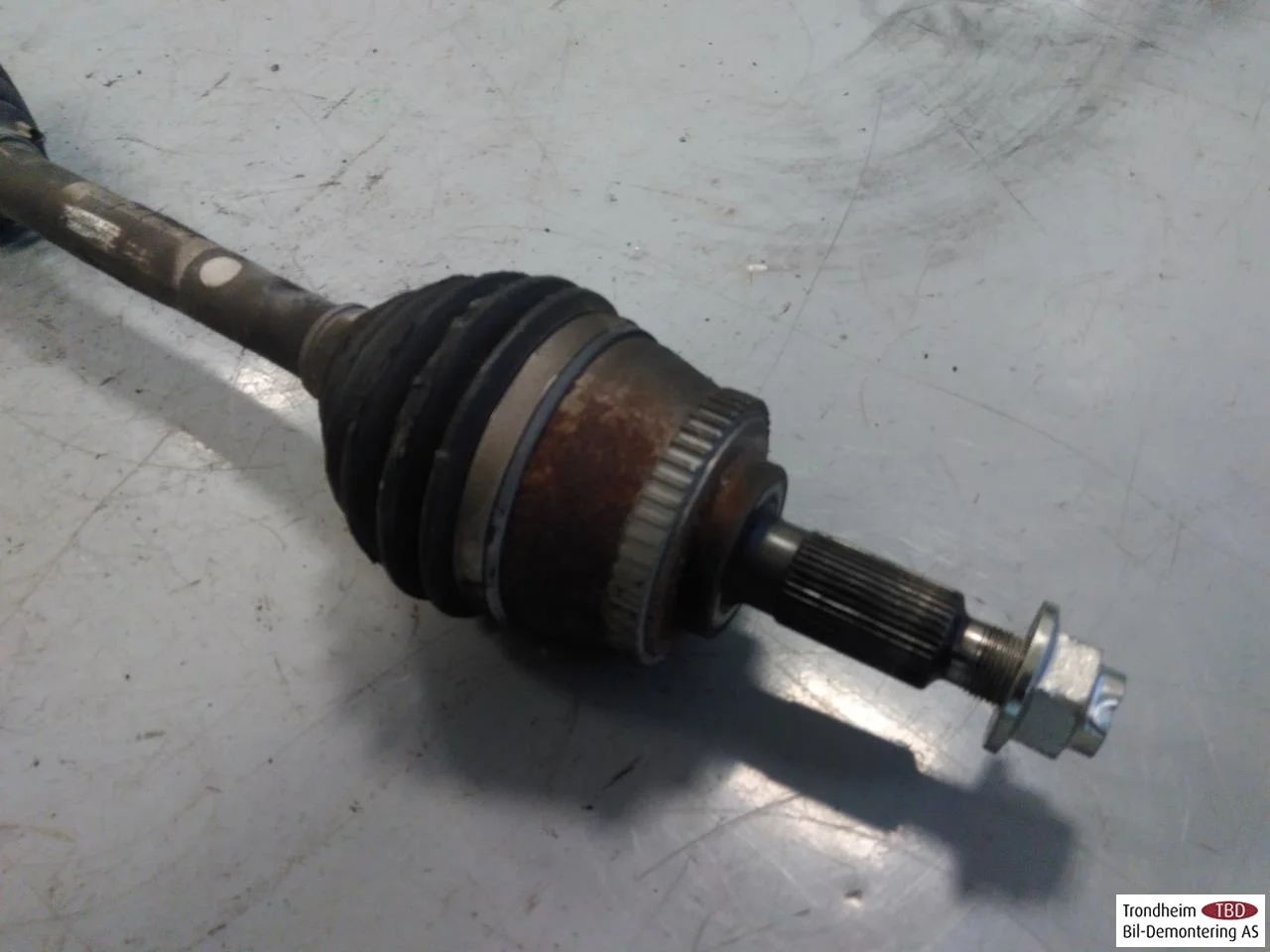 Maxus EUNIQ5 MPV 2021- Front right driveshaft view 2