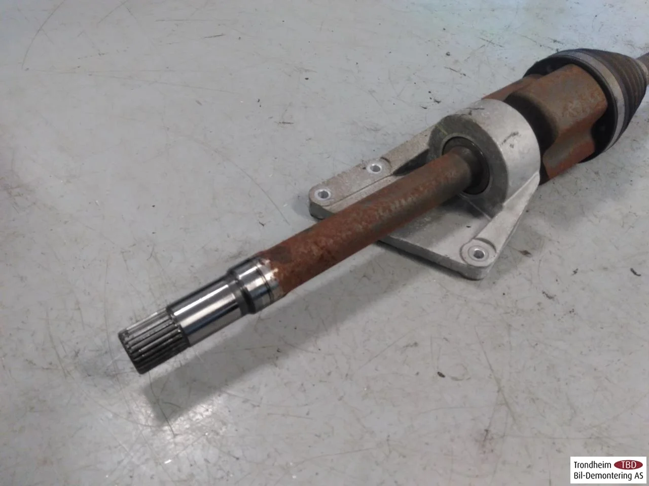 Maxus EUNIQ5 MPV 2021- Front right driveshaft view 4