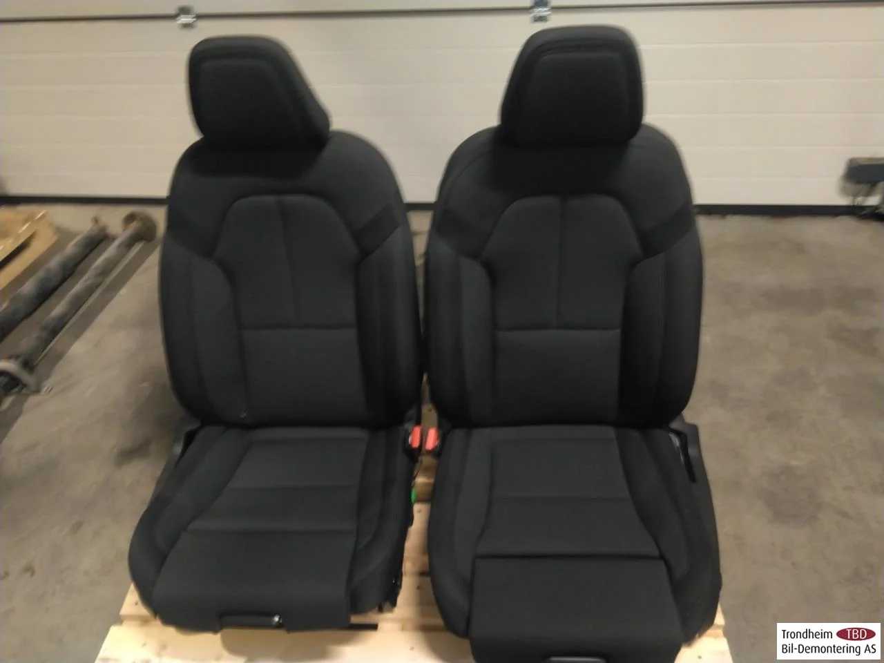 Polestar 2 2020- Seats, front and rear, complete view 2