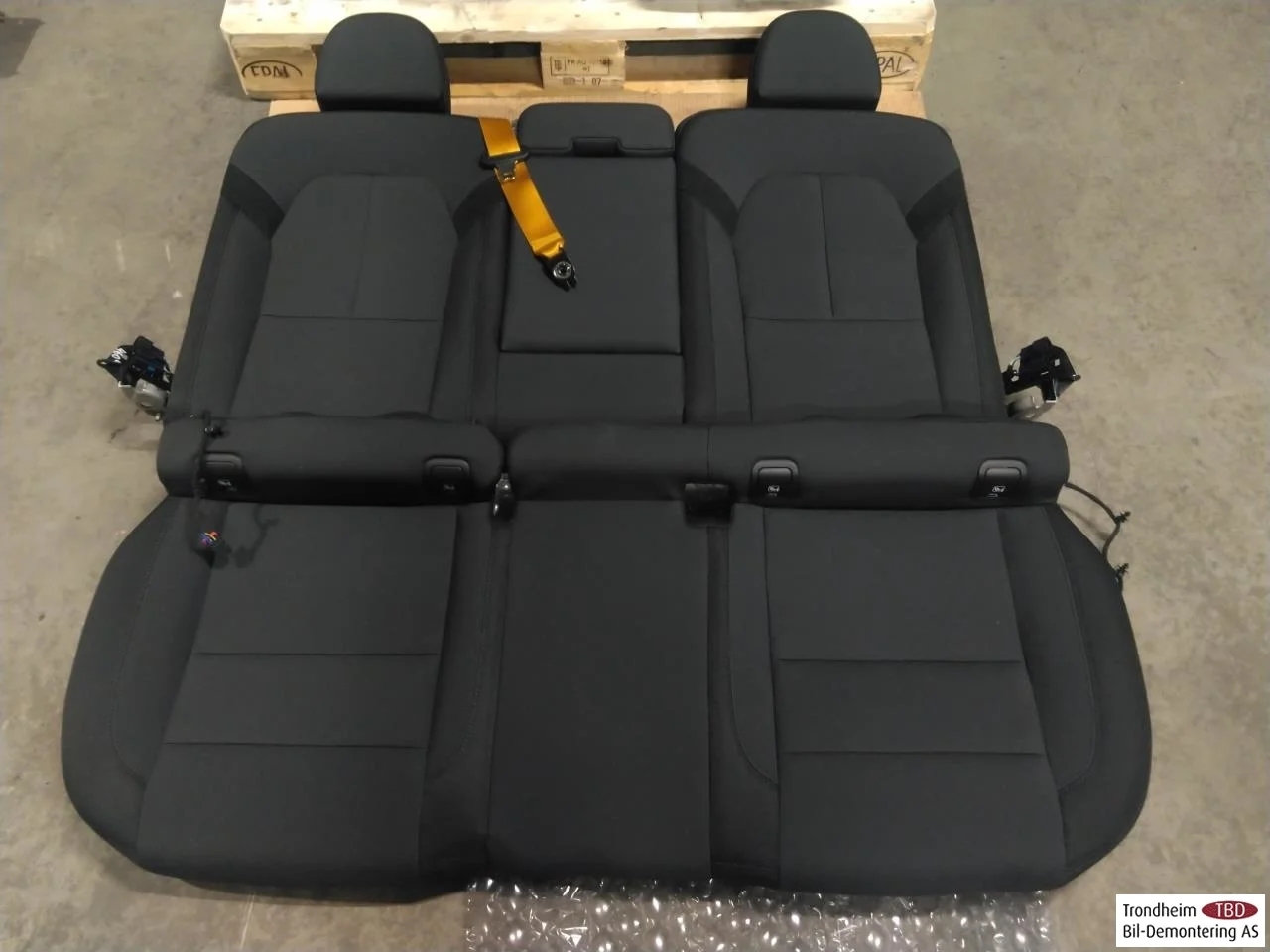 Polestar 2 2020- Seats, front and rear, complete view 3