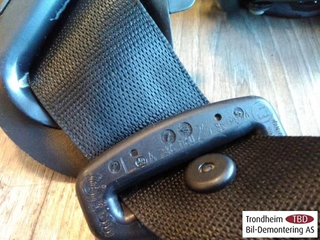Mercedes B 180-200 W246/W242 2012-19 Biztonsági öv, első, bal nézet 2