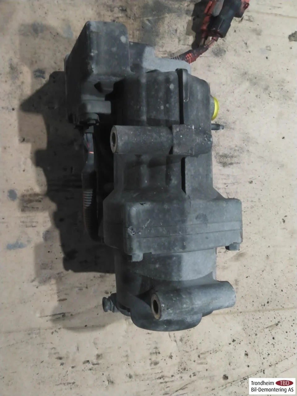 Ford TRANSIT CONNECT 2009-13 Klímakompresszor nézet 3