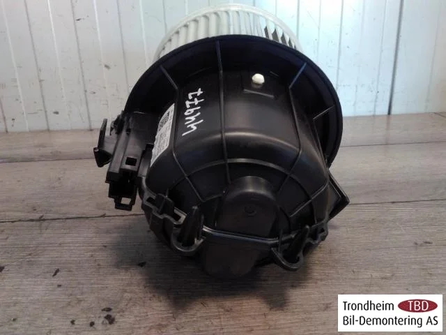 Peugeot 208/E-208 2020-> Fűtésventilátor motor nézet 2