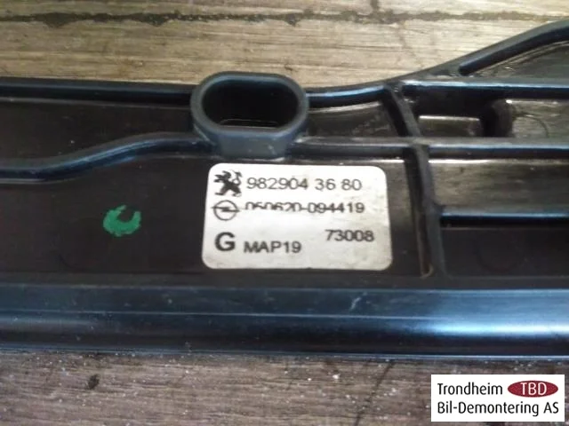 Peugeot 208/E-208 2020-> Elektromos ablakemelő, komplett nézet 3