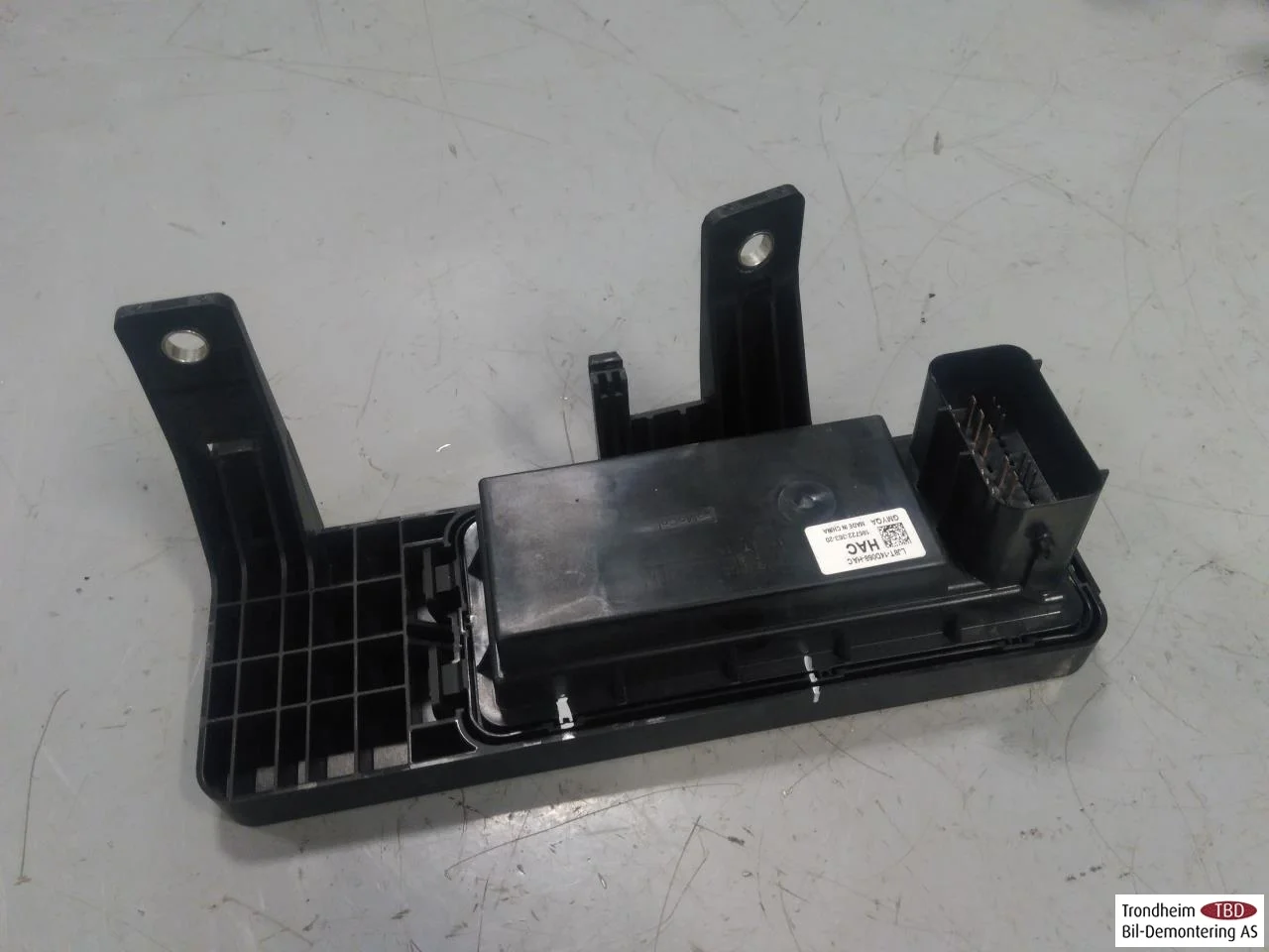 Ford MUSTANG MACH-E 2021- Fuse box / electrical center