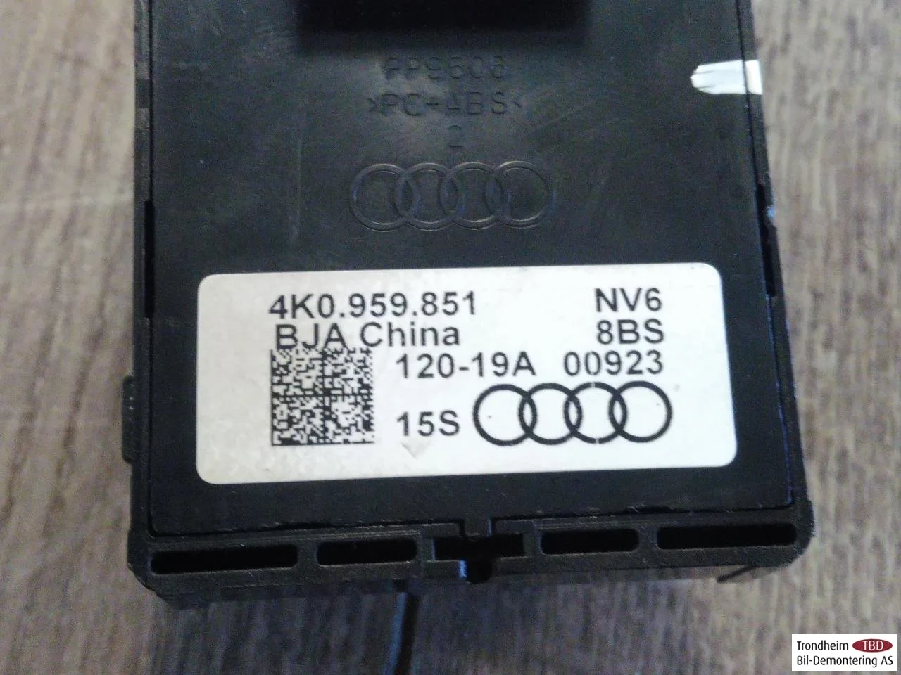 Audi E-TRON, S GE 2019- Window regulator switch view 3