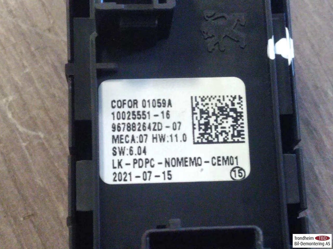 Peugeot 208/E-208 2020-> Window regulator switch view 3