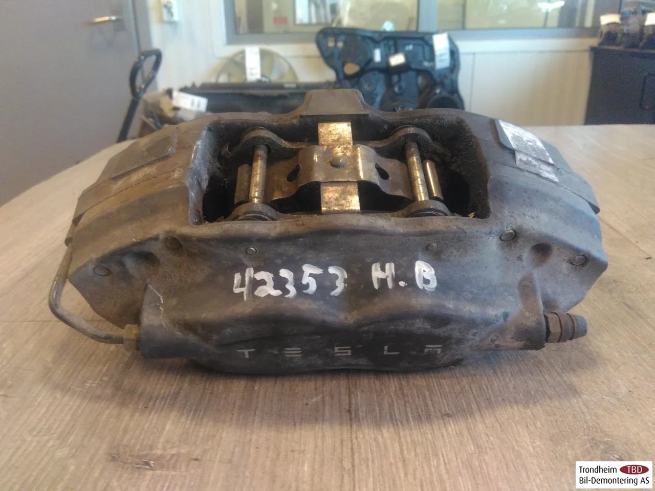 Tesla MODEL X 2016- Rear right brake caliper