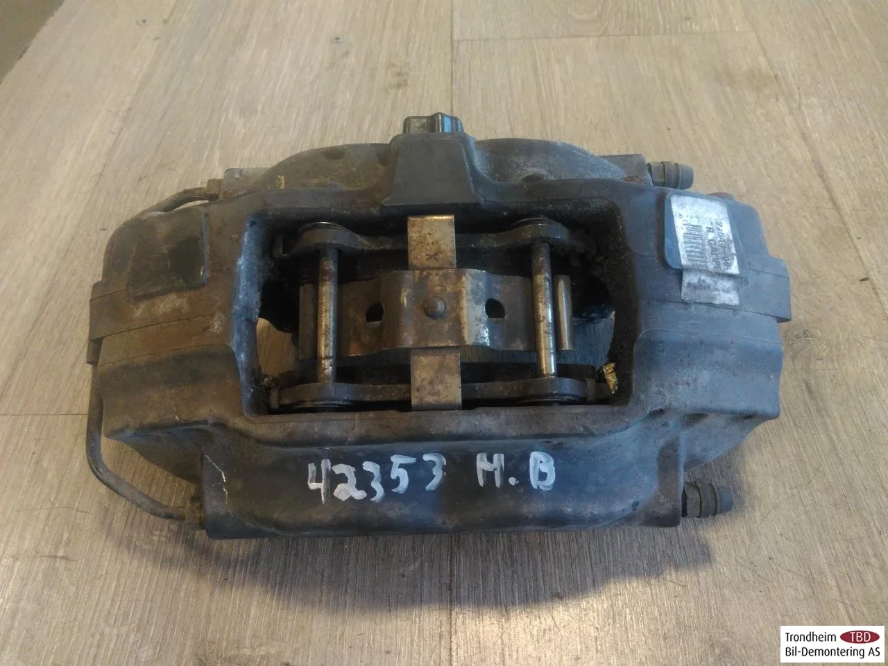 Tesla MODEL X 2016- Rear right brake caliper view 2