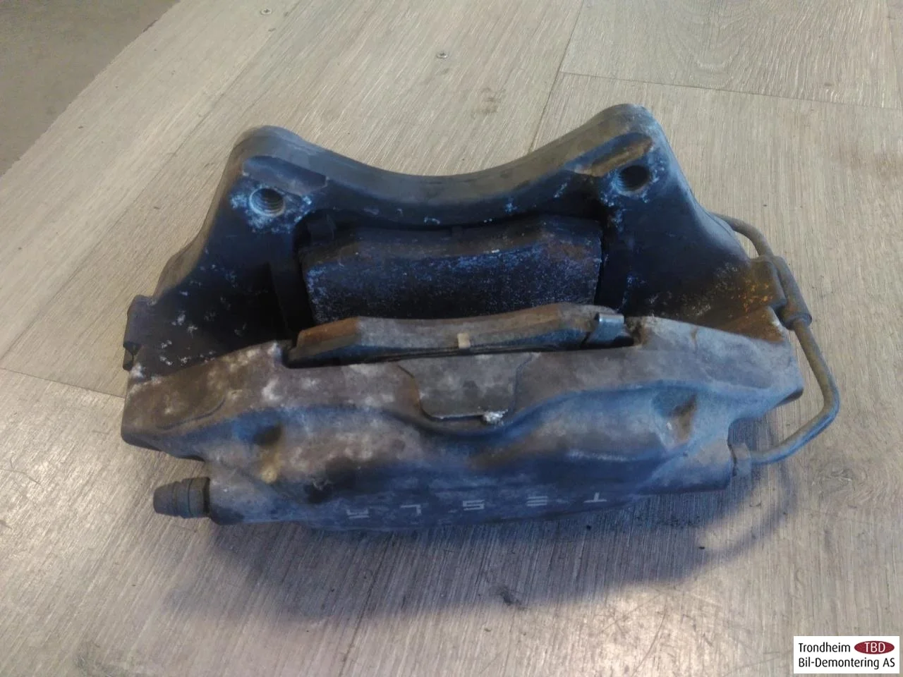 Tesla MODEL X 2016- Rear right brake caliper view 4