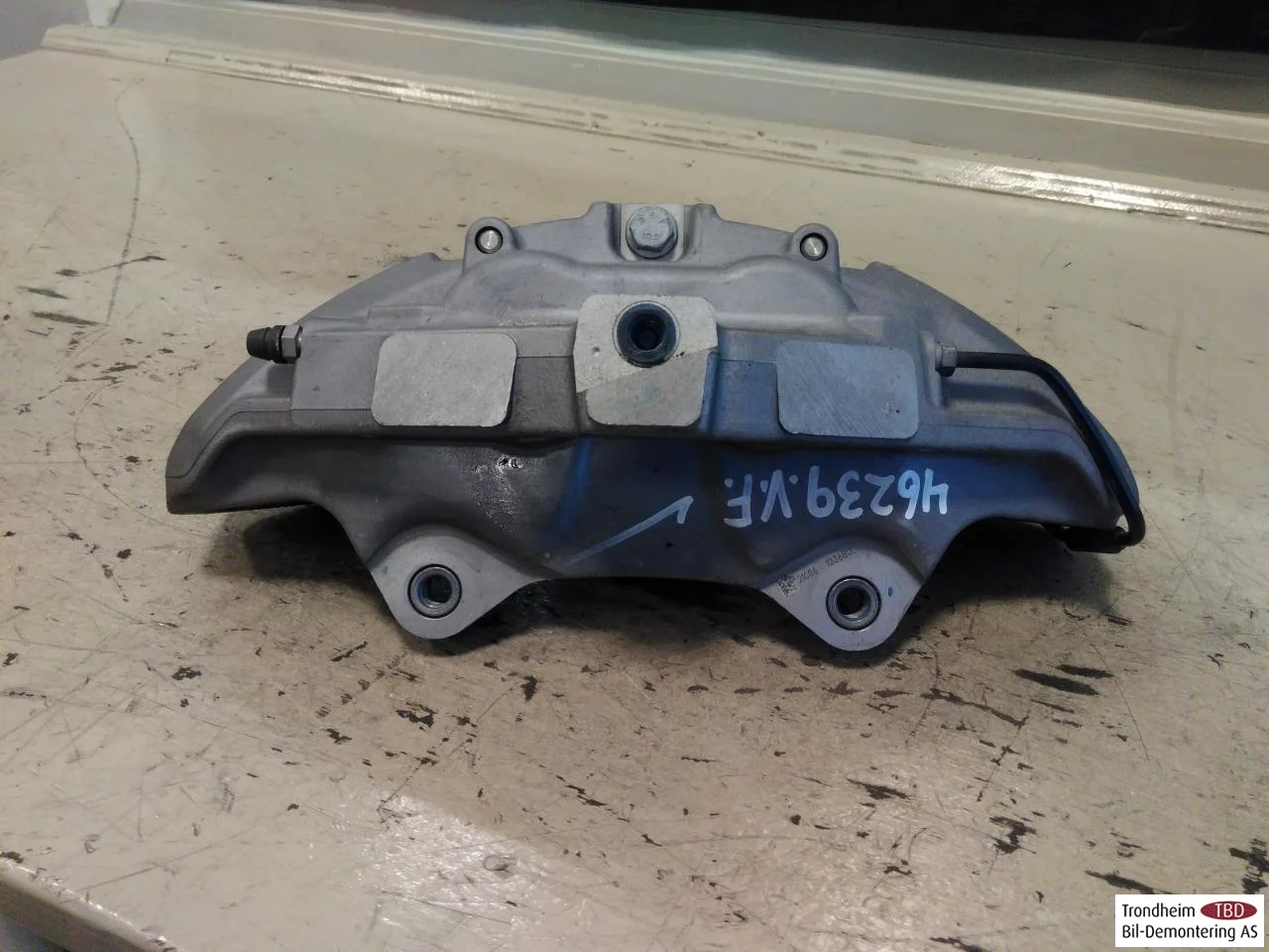 Ford MUSTANG MACH-E 2021- Front left brake caliper view 2