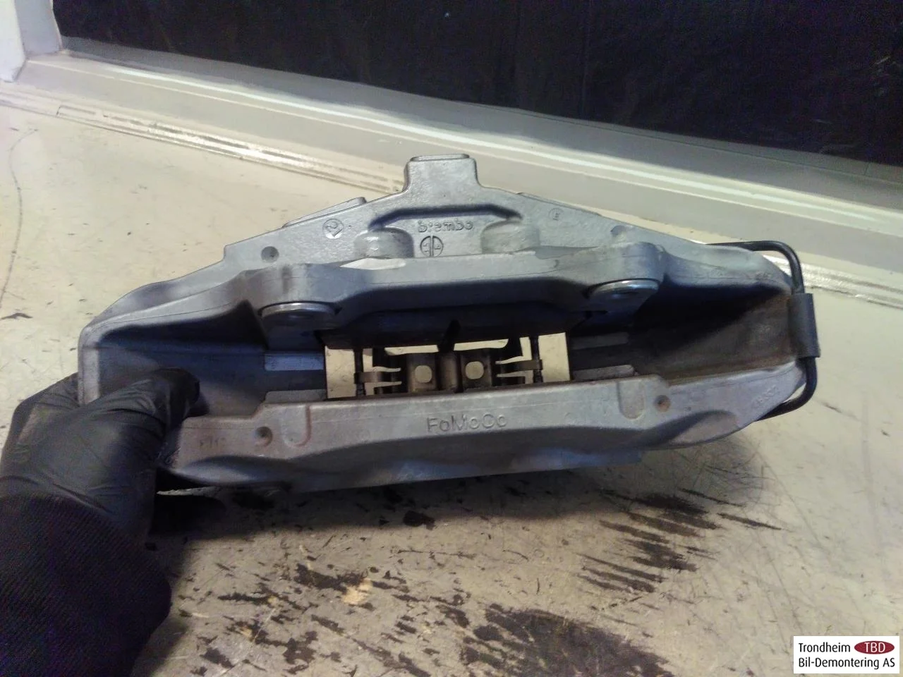 Ford MUSTANG MACH-E 2021- Front left brake caliper view 3
