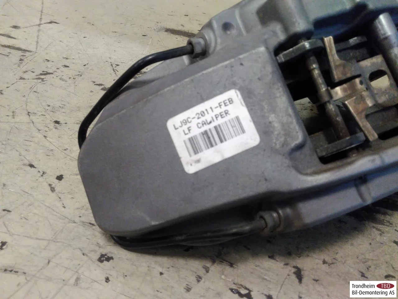 Ford MUSTANG MACH-E 2021- Front left brake caliper view 4