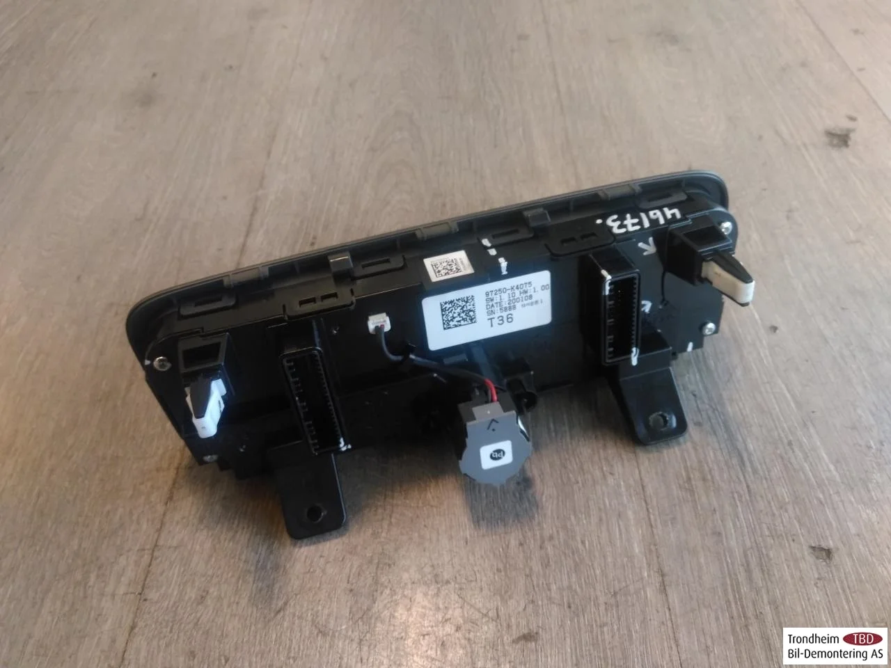 Hyundai KONA / ELECTRIC 2018-23 Heater control unit view 2