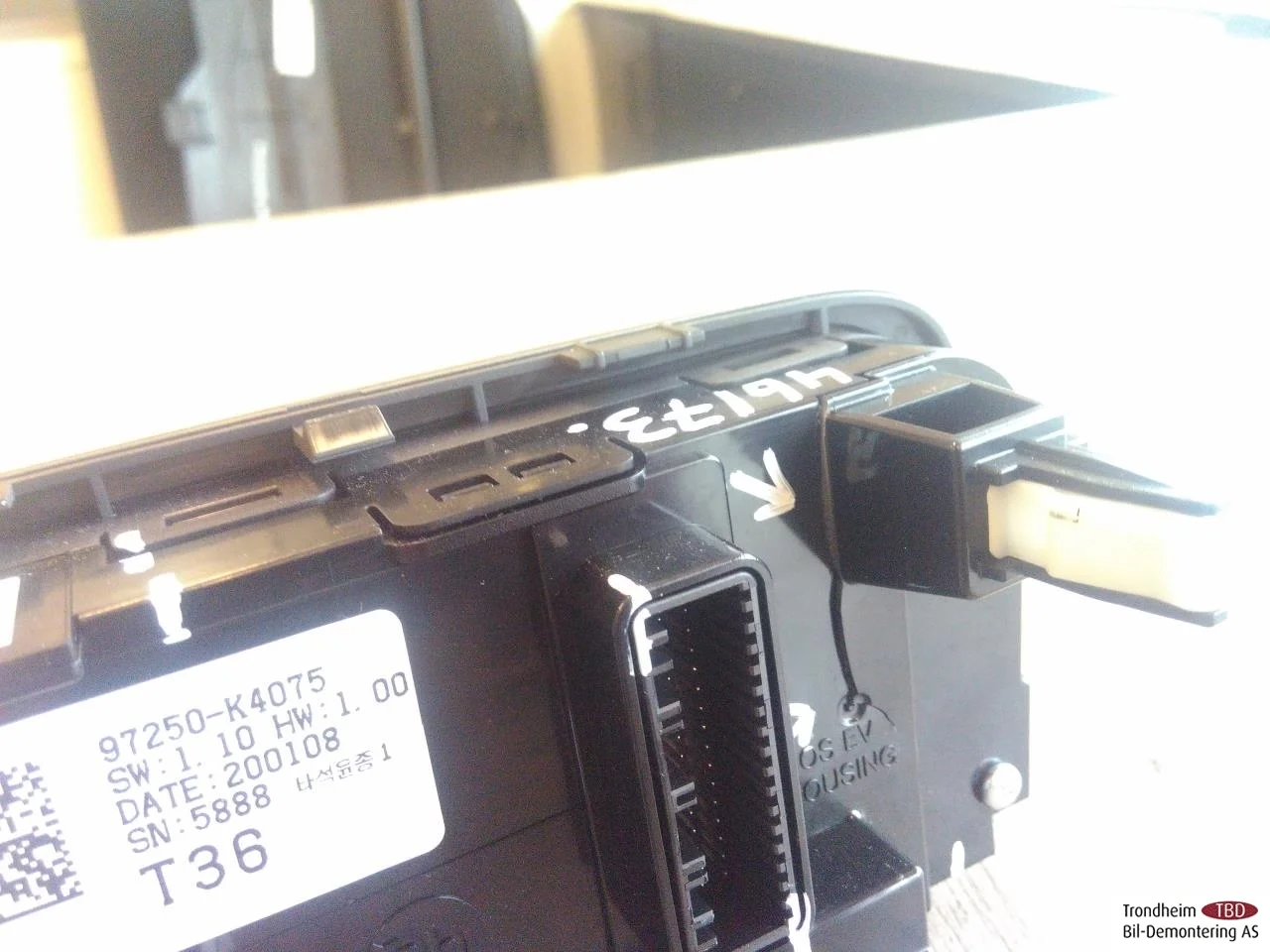 Hyundai KONA / ELECTRIC 2018-23 Heater control unit view 3