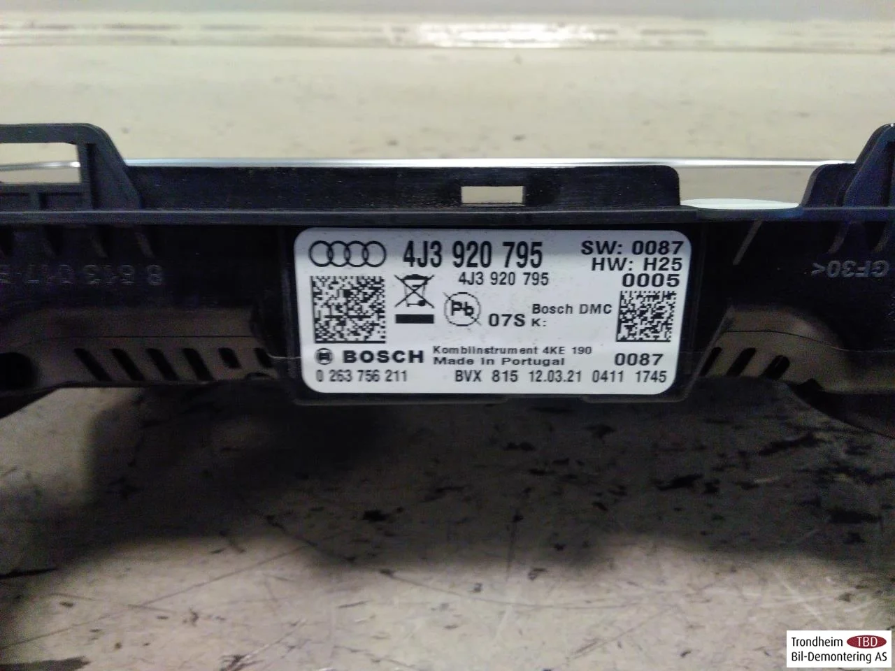 Audi E-TRON GT FW 2021- Instrument cluster assembly view 3