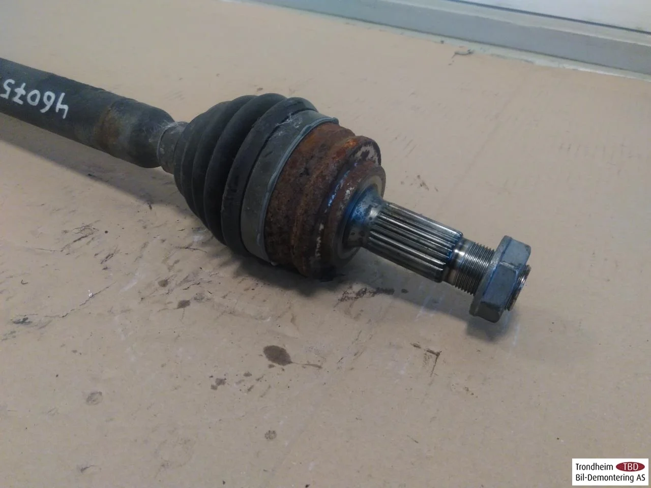 Peugeot 208/E-208 2020-> Front left driveshaft view 3