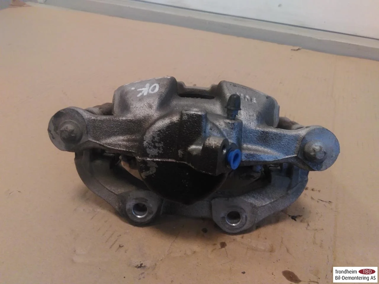 Peugeot 208/E-208 2020-> Front right brake caliper view 2