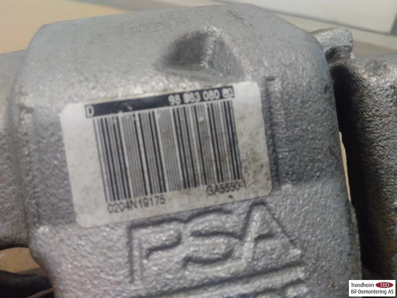 Peugeot 208/E-208 2020-> Front right brake caliper view 4