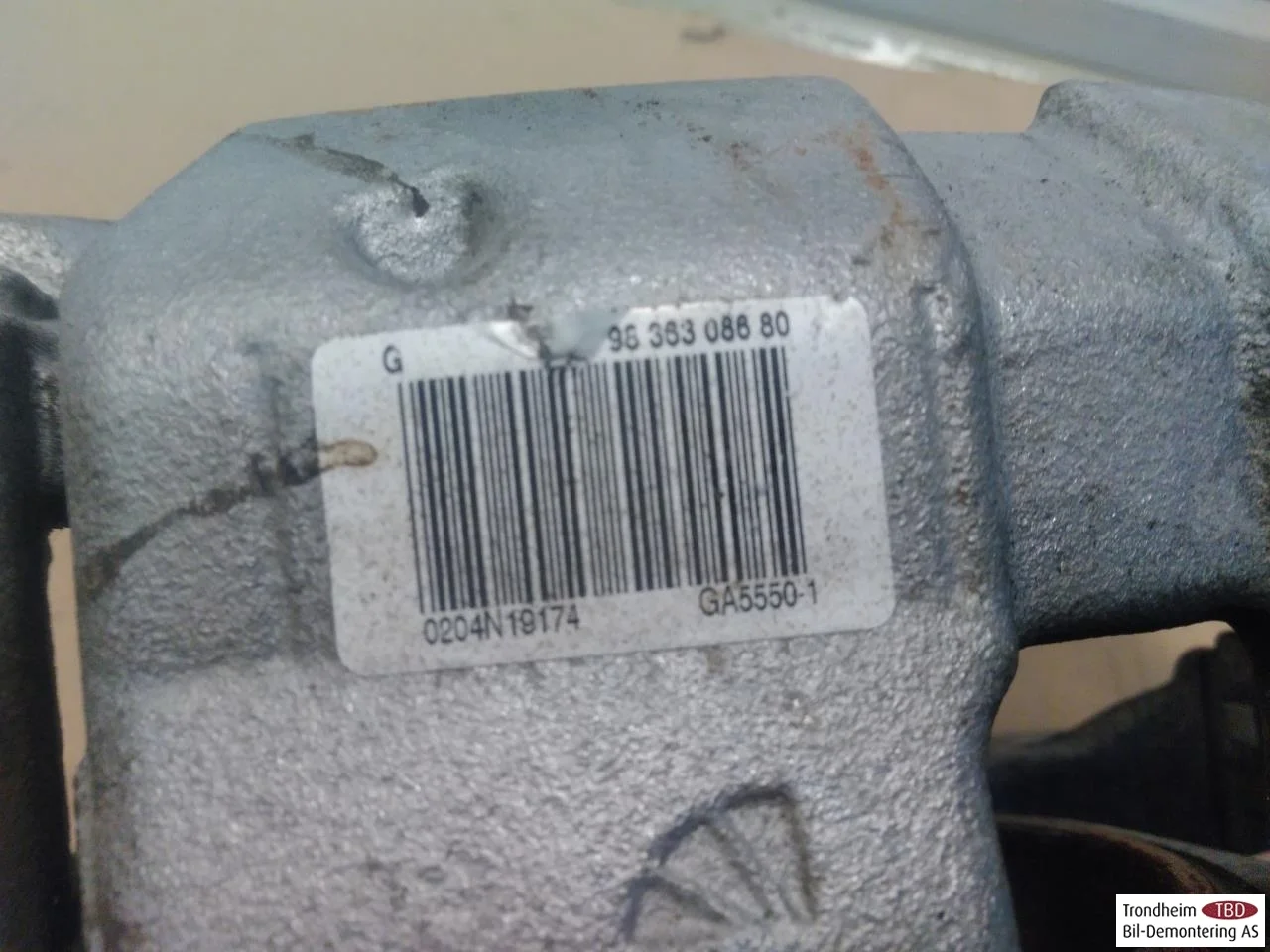 Peugeot 208/E-208 2020-> Féknyereg, első, bal nézet 4