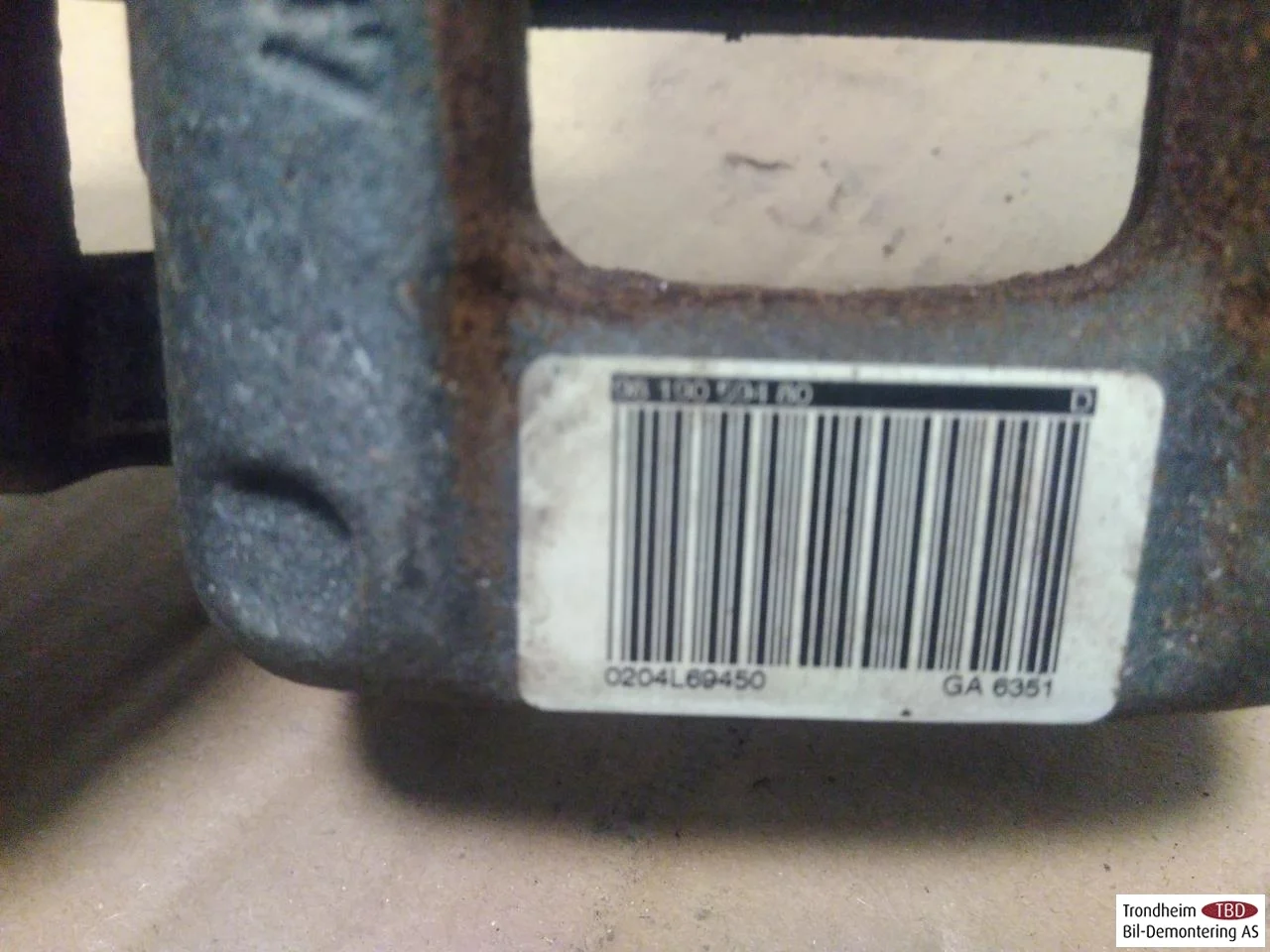 Peugeot 208/E-208 2020-> Rear right brake caliper view 3