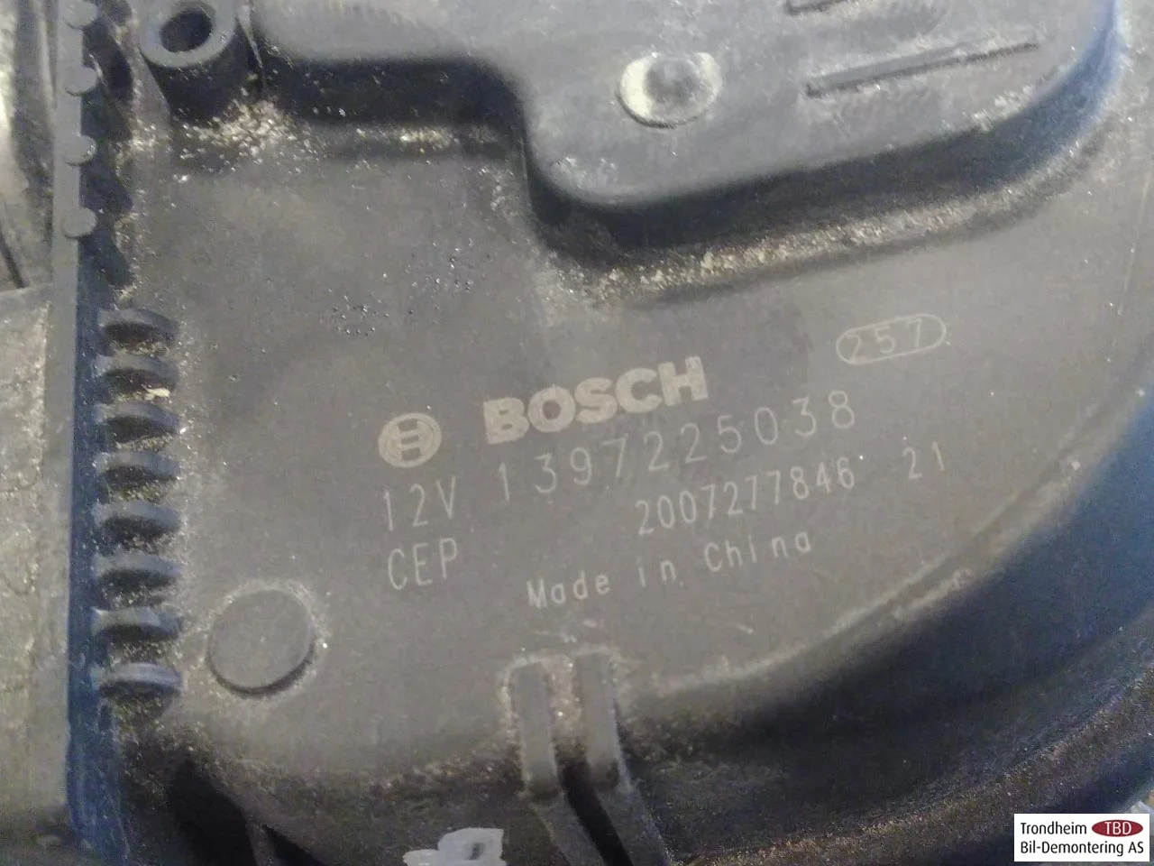 Polestar 2 2020- Windshield wiper motor view 4