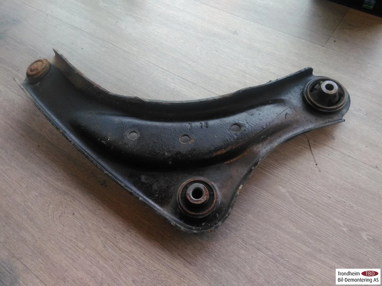 Nissan LEAF 2017-24 Front left control arm view 2