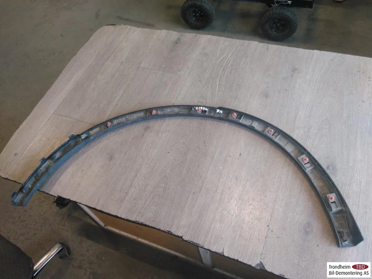 Polestar 2 2020- Wheel arch trim view 2