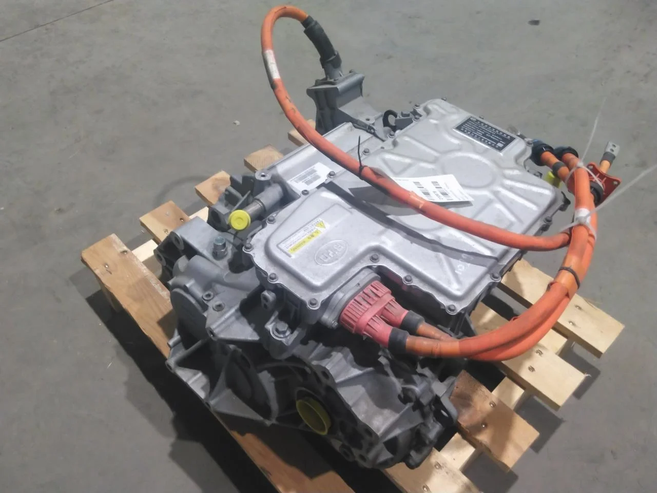 Byd TANG 2021->> Front electric motor view 2