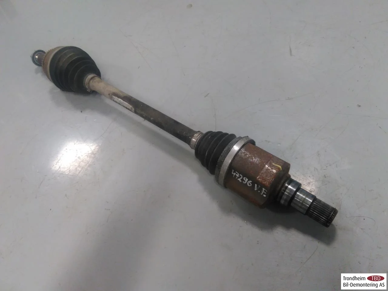 Byd TANG 2021->> Front left driveshaft view 2