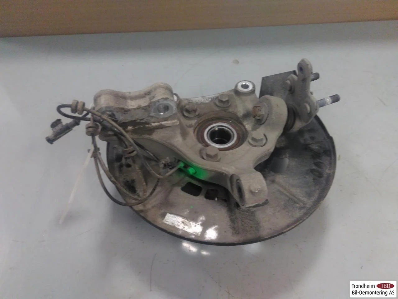 Byd TANG 2021->> Stub axle carrier, left front view 2