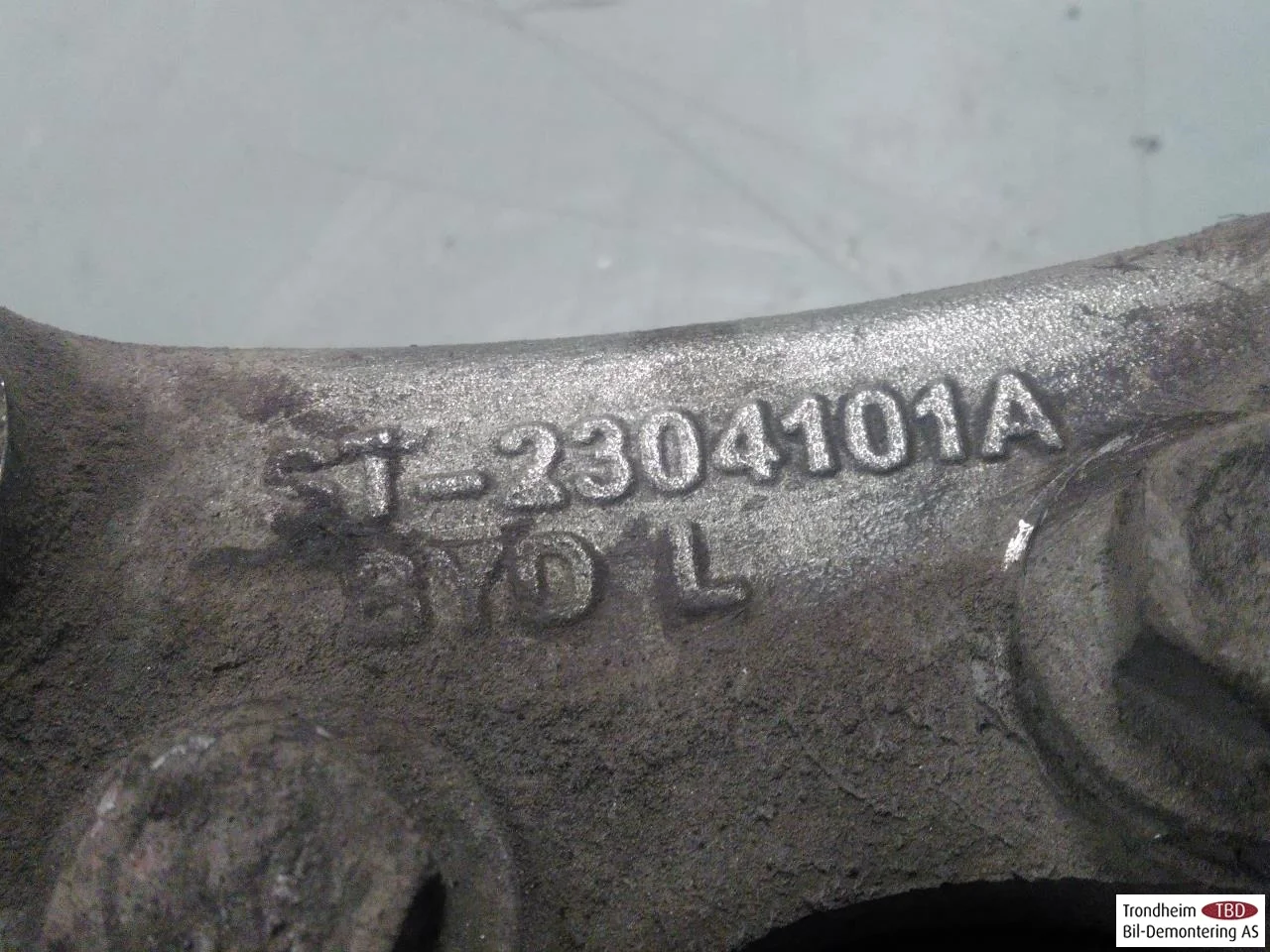 Byd TANG 2021->> Stub axle carrier, left front view 3