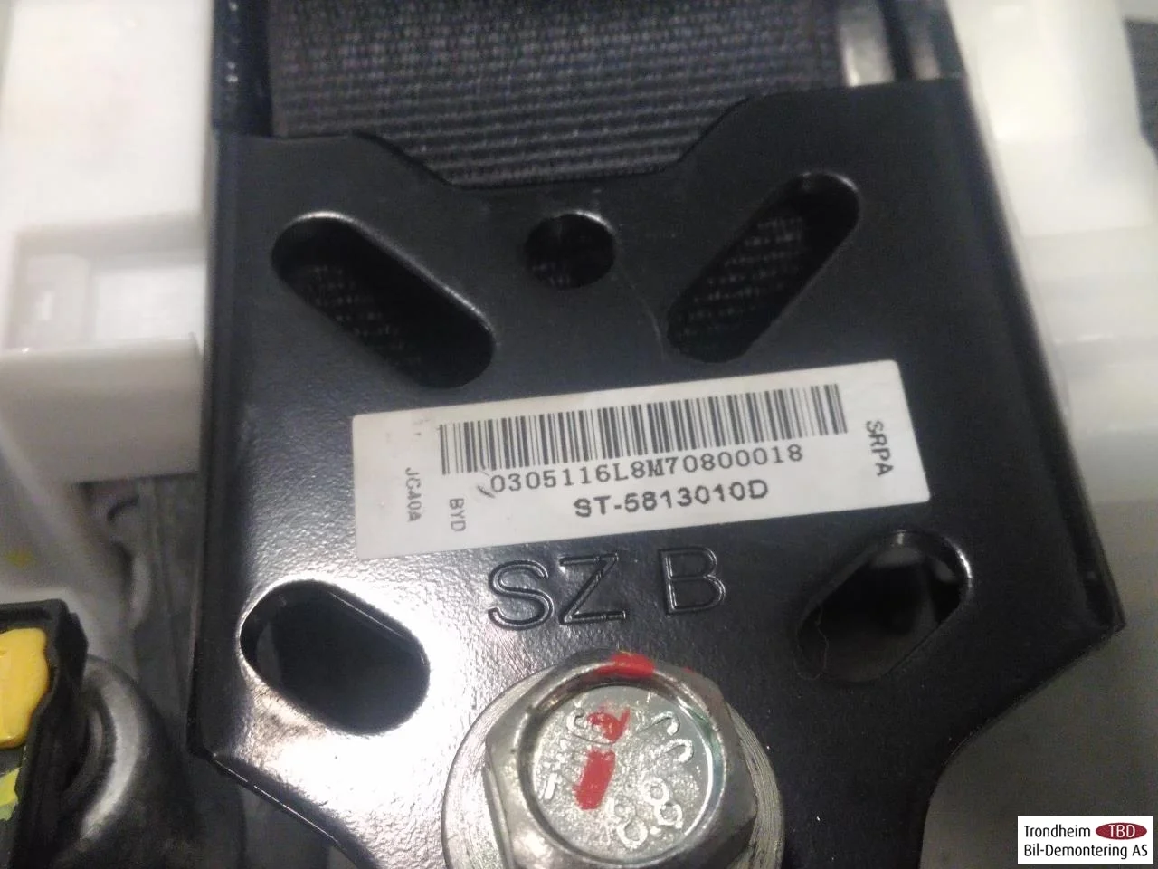 Byd TANG 2021->> Rear left seat belt view 3