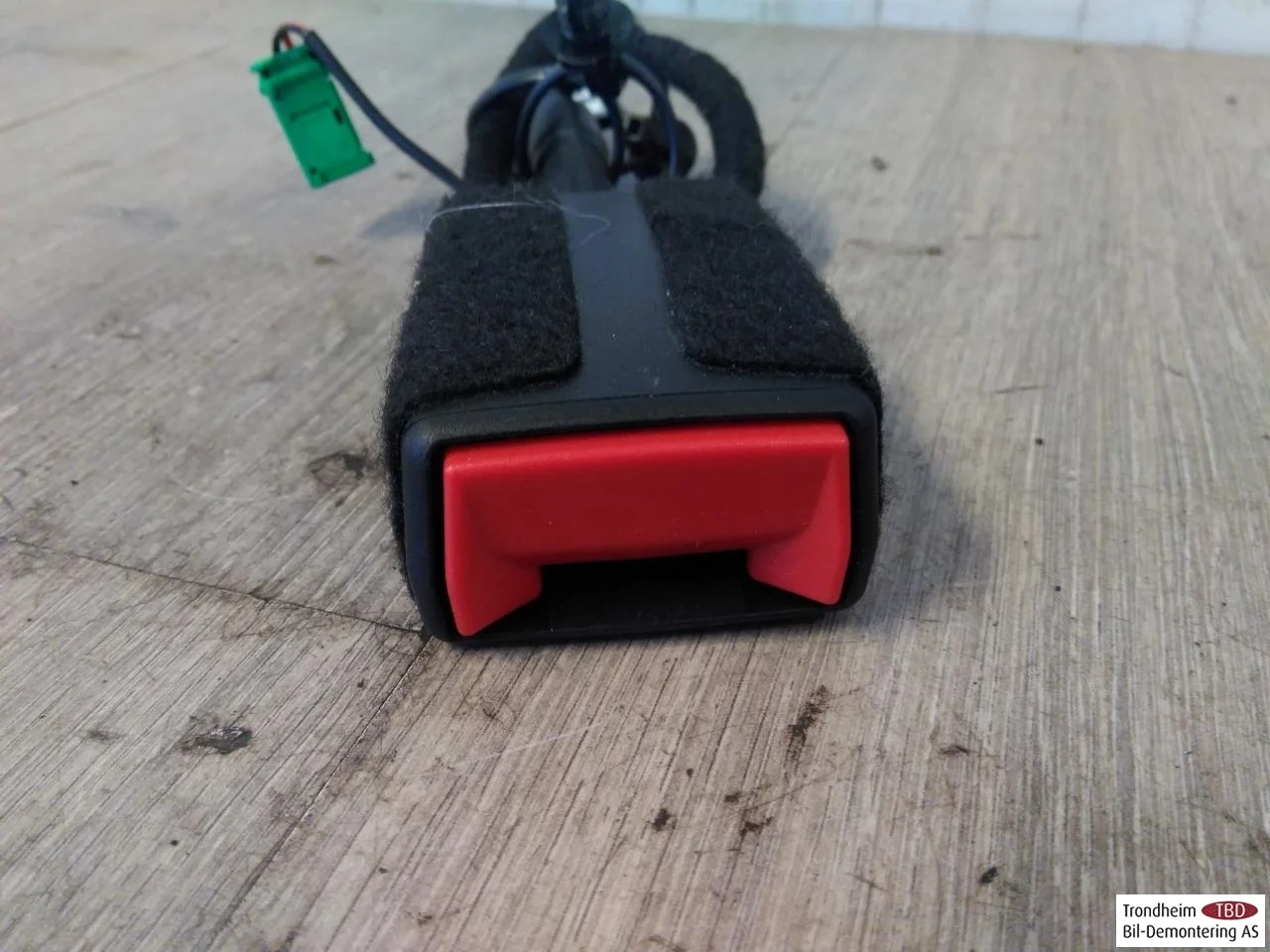 Fiat 500E 2020- Seat belt buckle / anchor view 2
