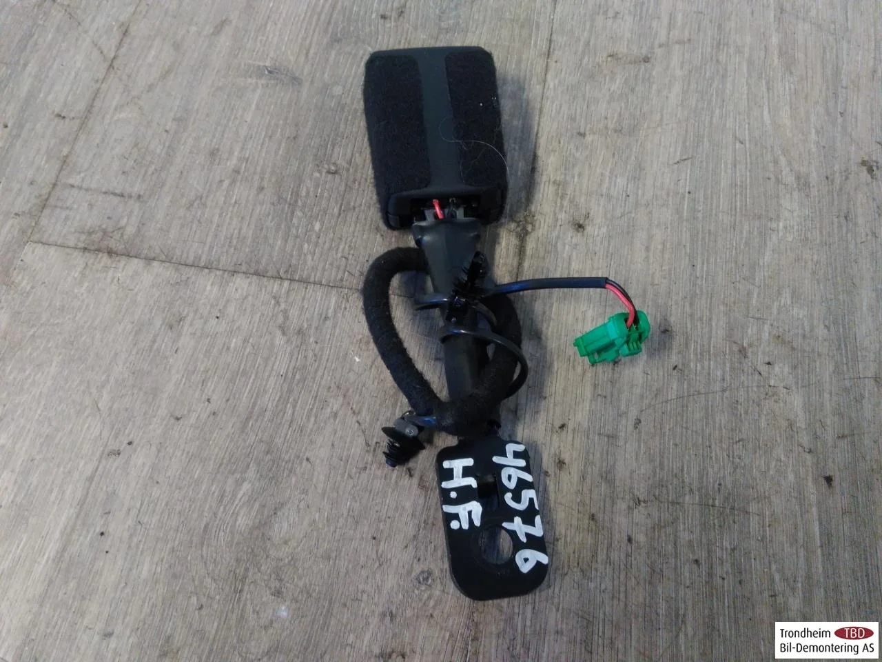 Fiat 500E 2020- Seat belt buckle / anchor view 3