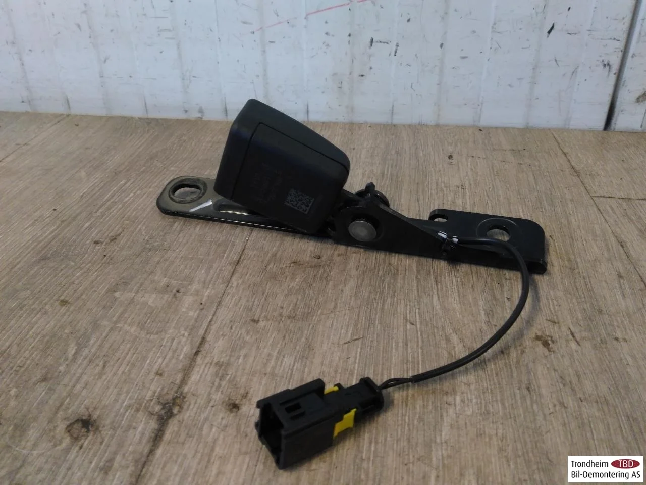 Fiat 500E 2020- Seat belt buckle / anchor view 3