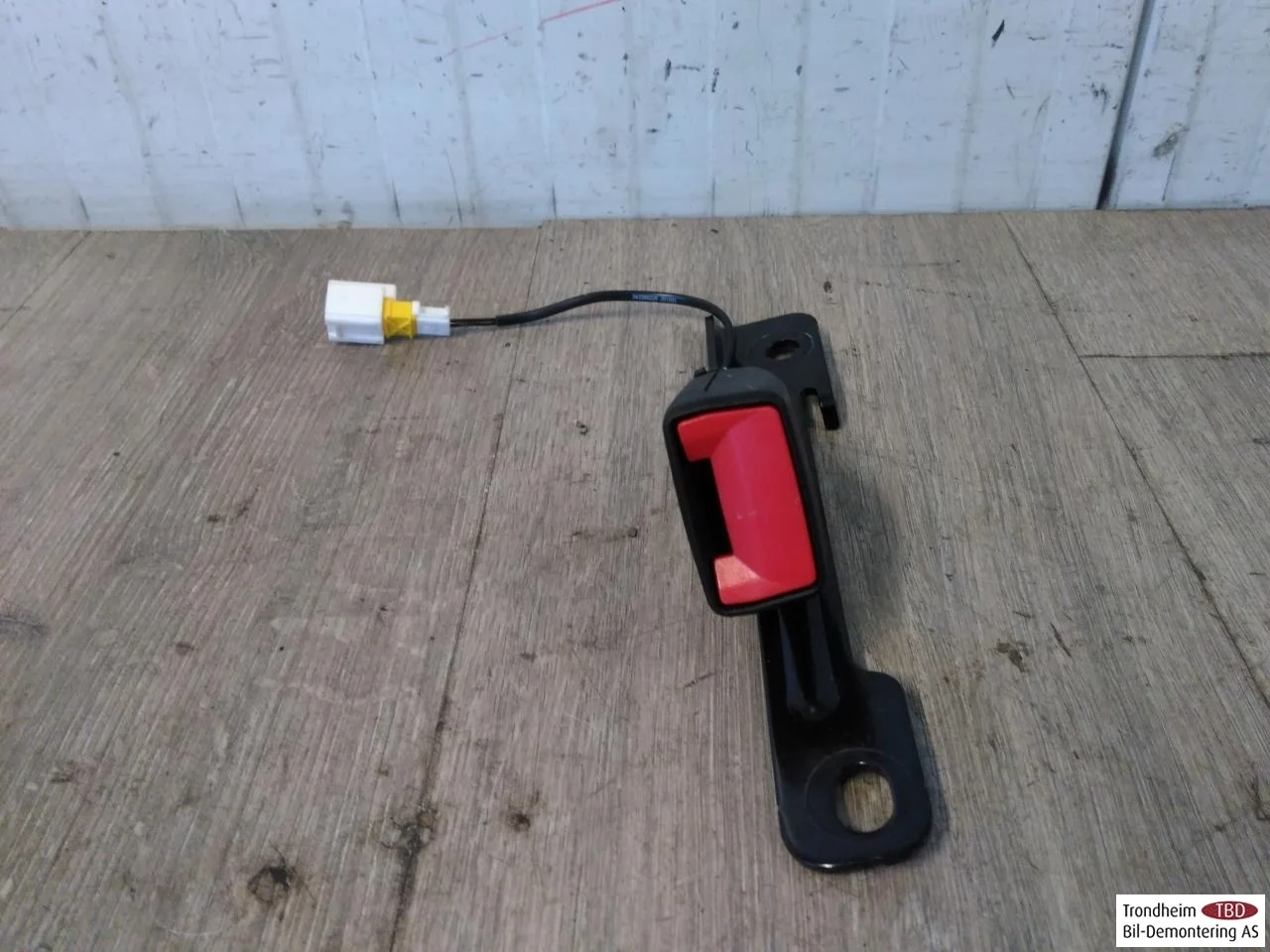Fiat 500E 2020- Seat belt buckle / anchor view 2