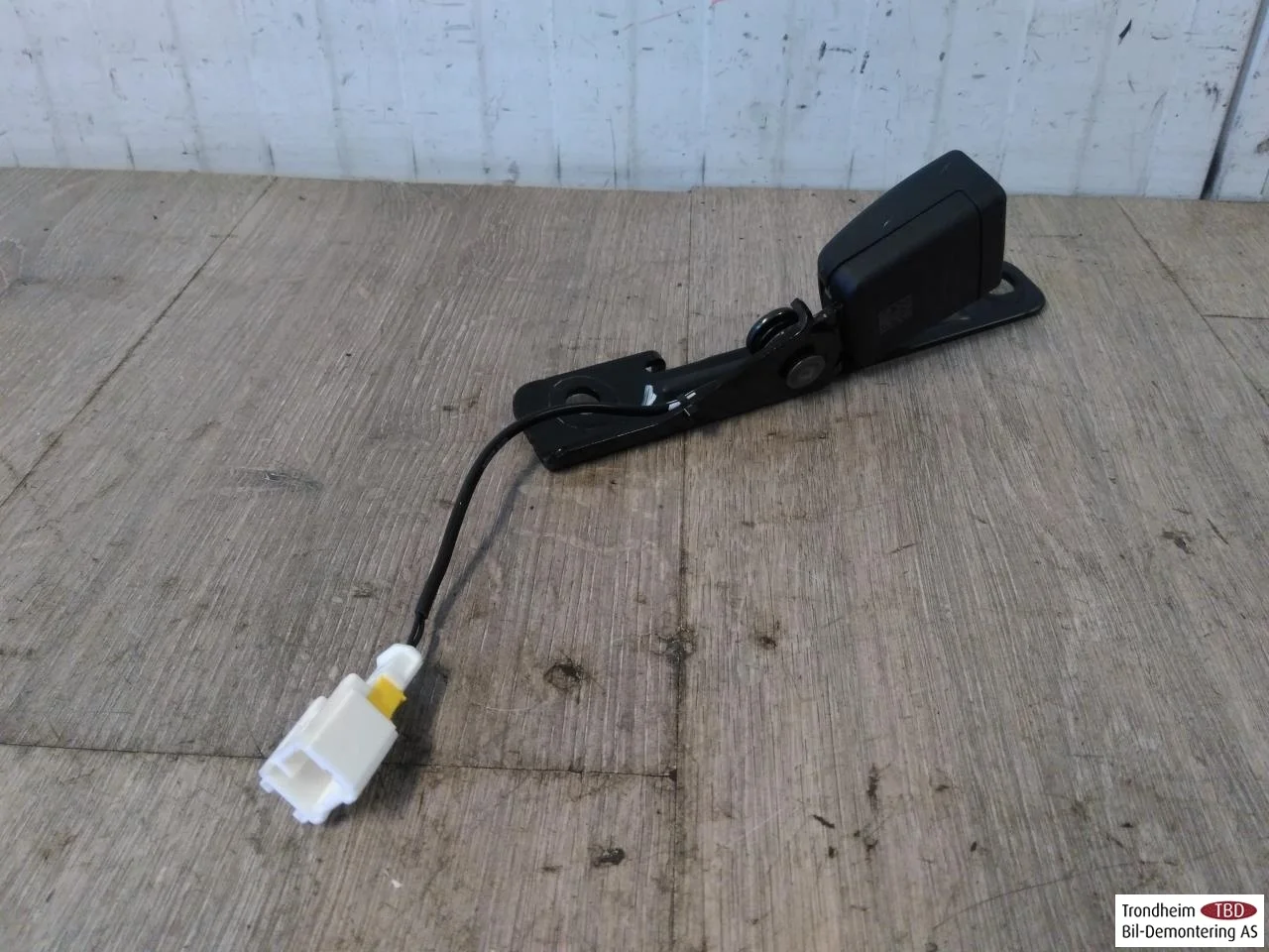 Fiat 500E 2020- Seat belt buckle / anchor view 3