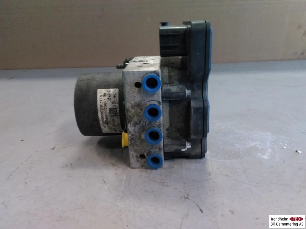 Opel / Vauxhall AMPERA-E 2017- ABS hydraulic unit view 3