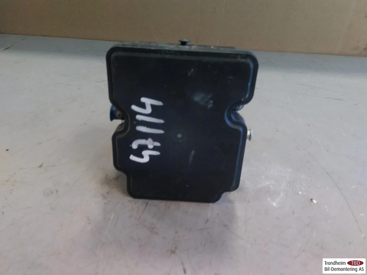 Opel / Vauxhall AMPERA-E 2017- ABS hydraulic unit view 4