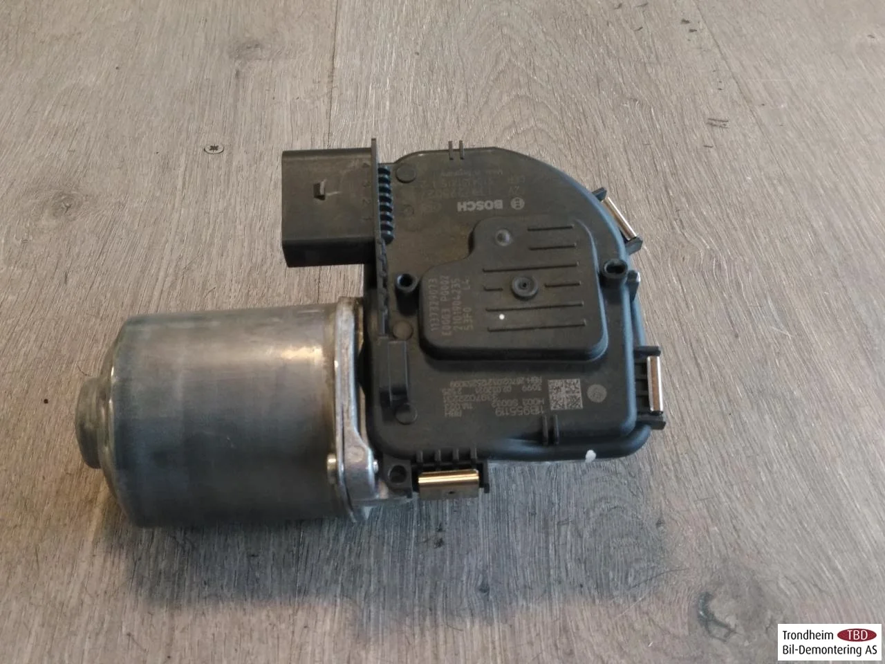 Skoda ENYAQ IV 2021- Windshield wiper motor view 3