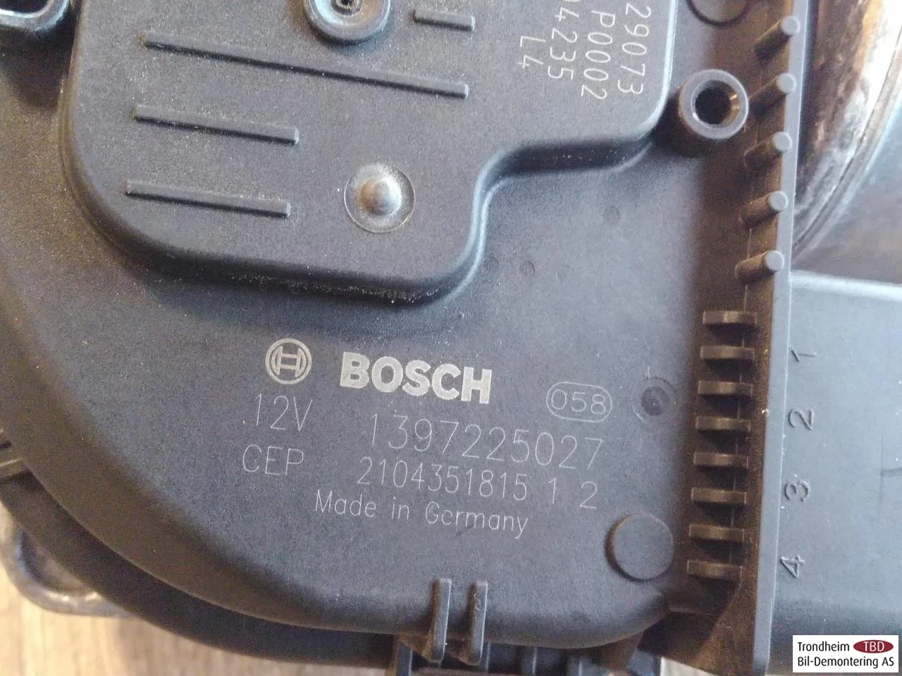 Skoda ENYAQ IV 2021- Windshield wiper motor view 4