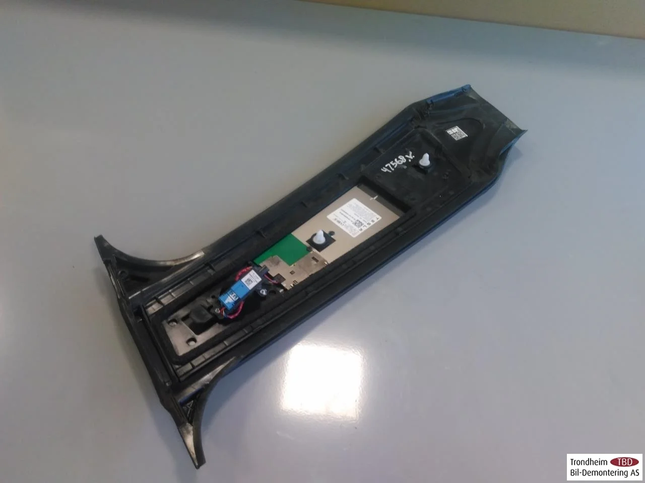 Tesla MODEL Y 2021- Body shell view 3