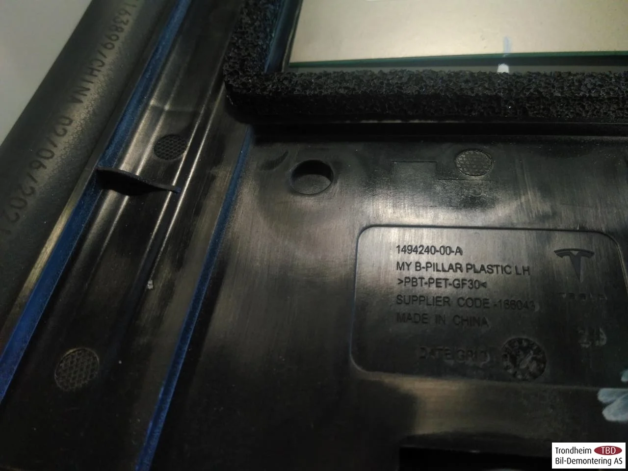 Tesla MODEL Y 2021- Body shell view 4