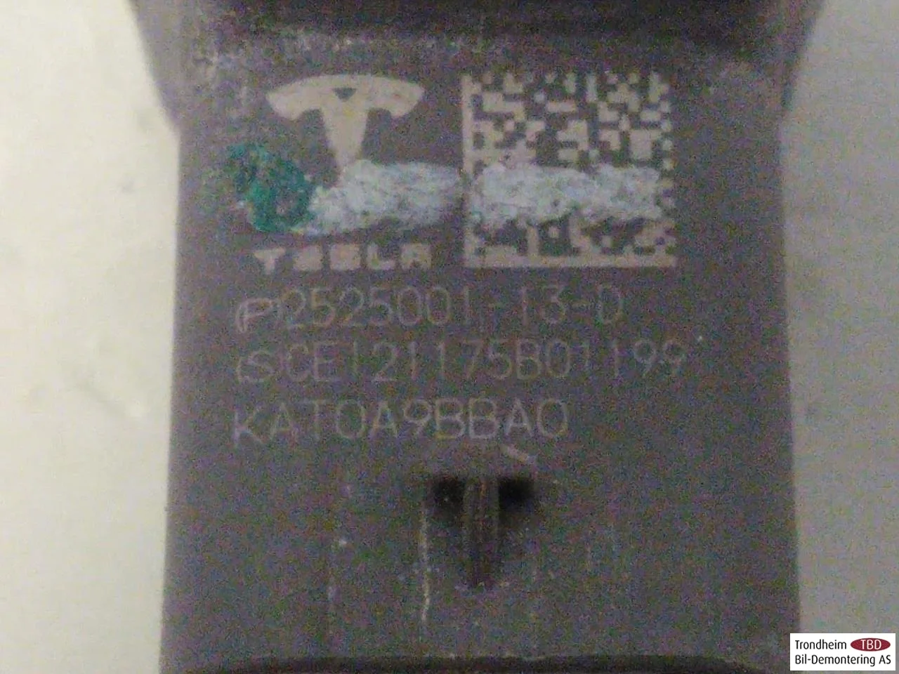 Tesla MODEL Y 2021- Parkolószenzor, első nézet 3