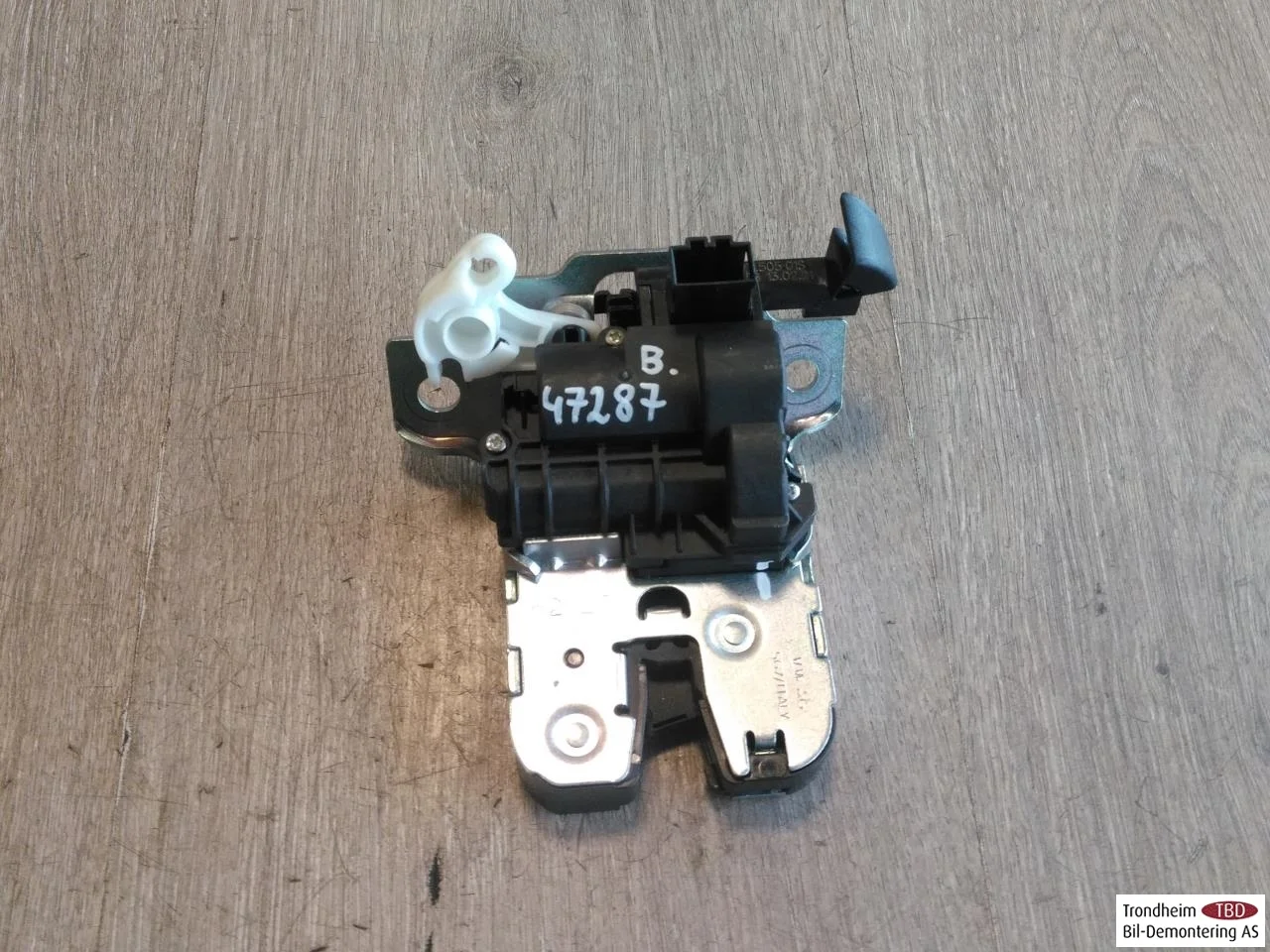 Skoda ENYAQ IV 2021- Tailgate lock