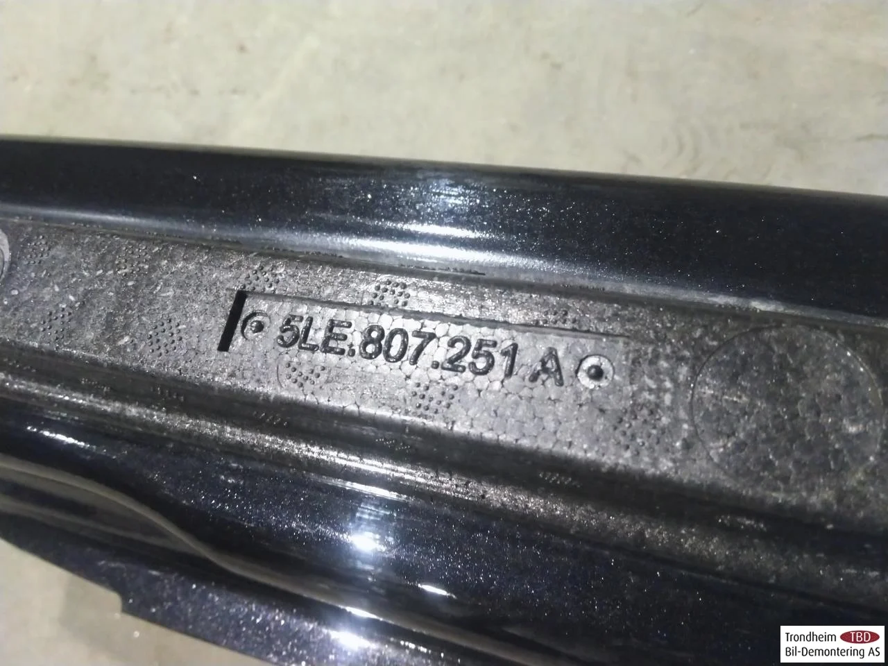 Skoda ENYAQ IV 2021- Bumper reinforcement beam, rear view 3