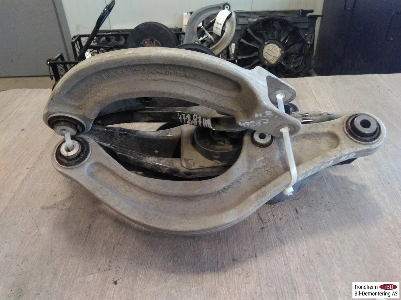 Skoda ENYAQ IV 2021- Control arm, rear right view 2