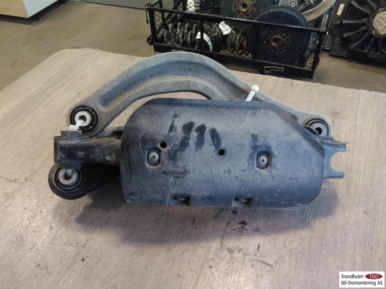 Skoda ENYAQ IV 2021- Control arm, rear right view 3